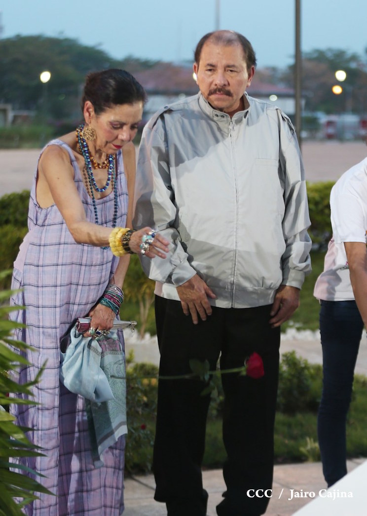 Daniel y Rosario rinden homenaje al Comandante Tom&aacute;s Borge